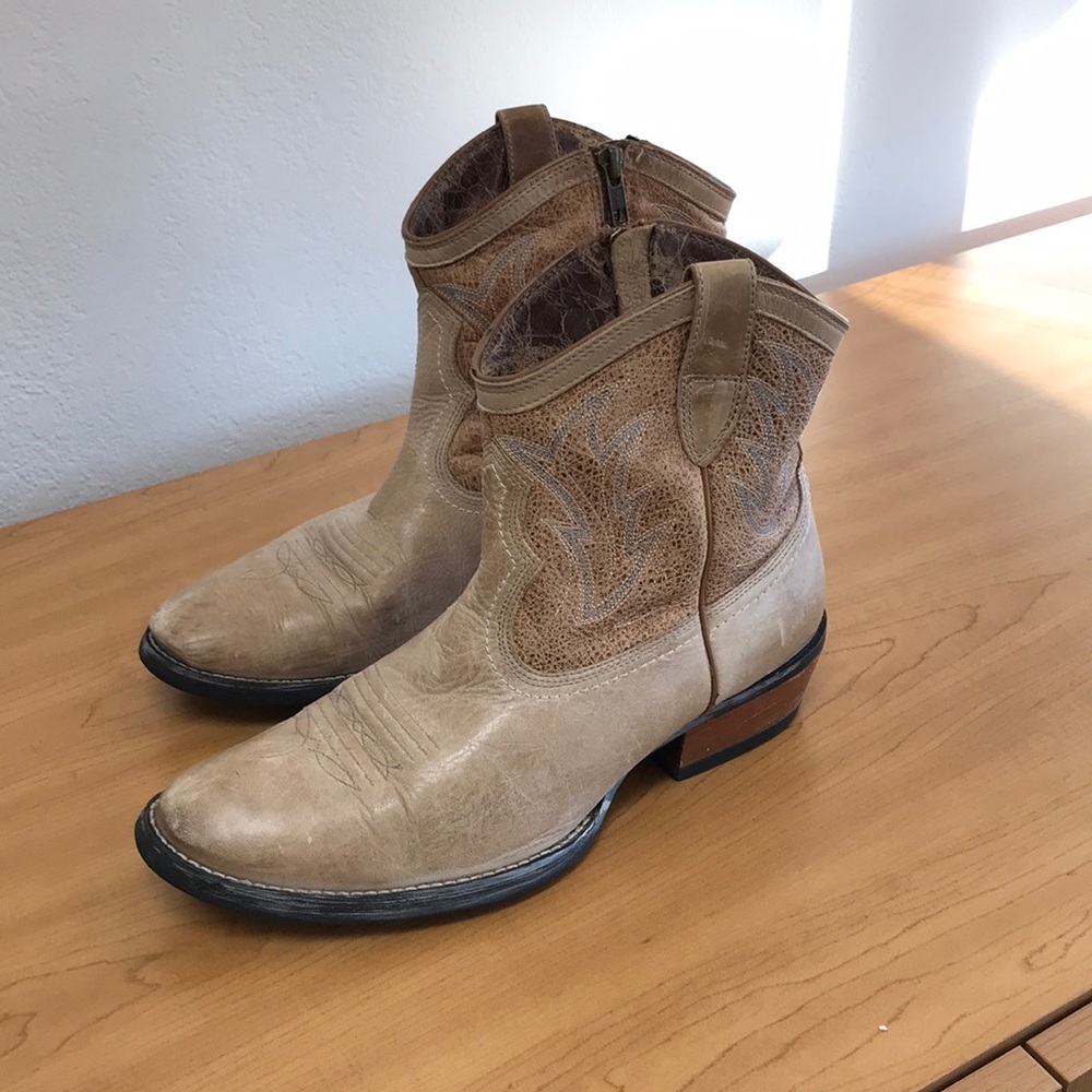 Ariat Unbridled Woman’s Boots